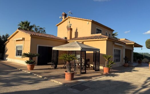 MARAVILLOSO CHALET EN MAITINO
