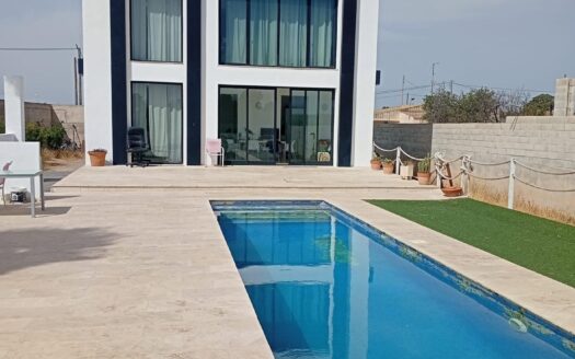 Chalet en Partida Crevillente – Tu oasis privado con piscina