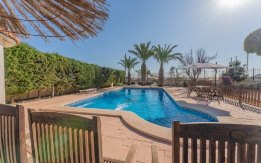 A tan solo 10 minutos de Elche Chalet Espectacular zona Maitino