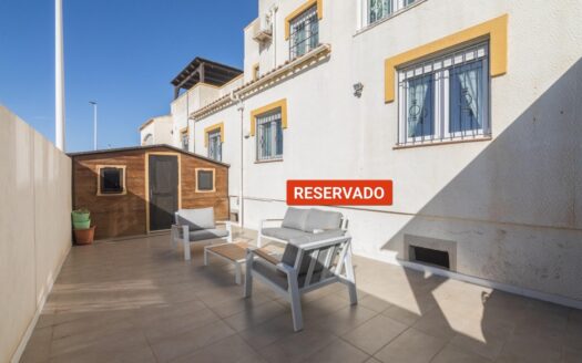 Acogedor y luminoso Bungalow dúplex en esquina en venta en Gran Alacant -Santa Pola